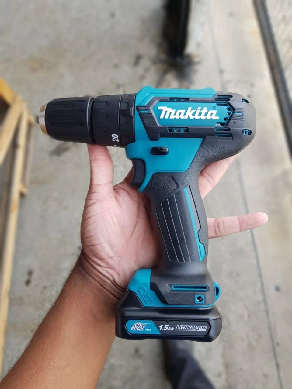 Parafusadeira Makita 12V à Bateria - Potência e praticidade na sua mão! - Foto 2