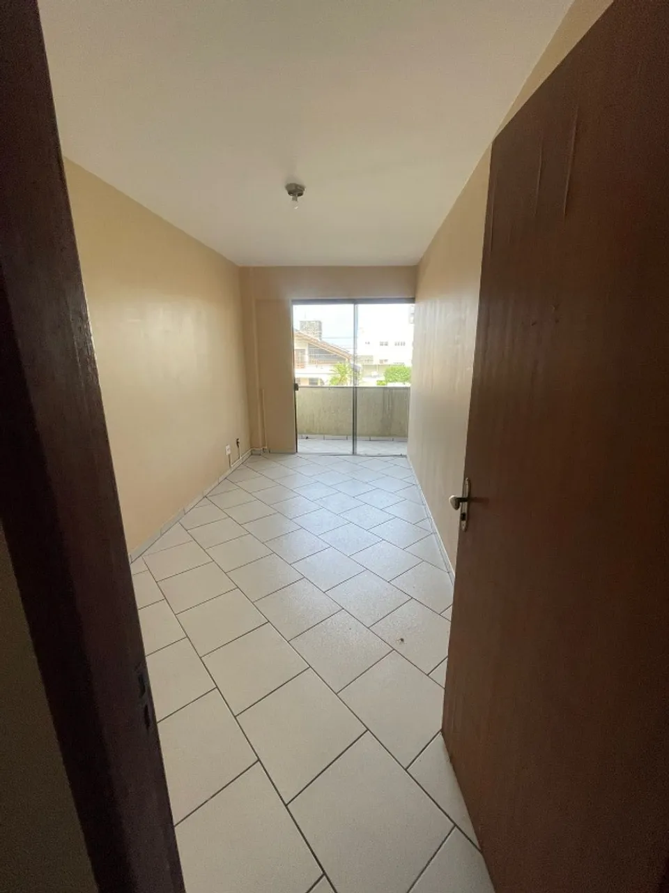 Alugo Apartamento com 03 Quartos Maria Luiza