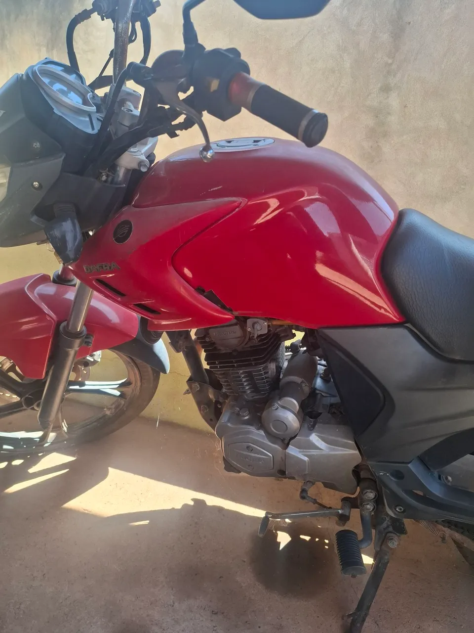Moto Dafra Riva 2015, está parada atualmente
