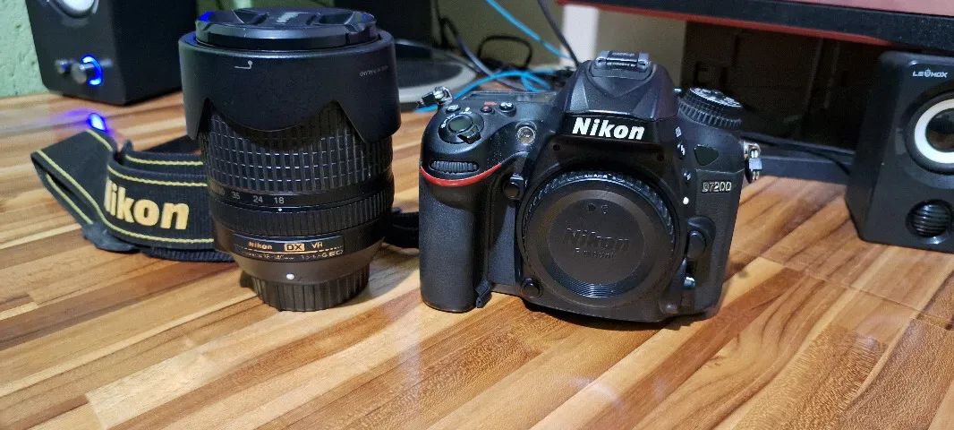 Camera Nikon D7200 com lente do Kit 18-140 mm