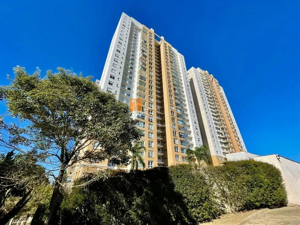 TERRA NOSSA ALUGA: Apartamento no Cristo Redentor, semimobiliado, condomínio clube mais co