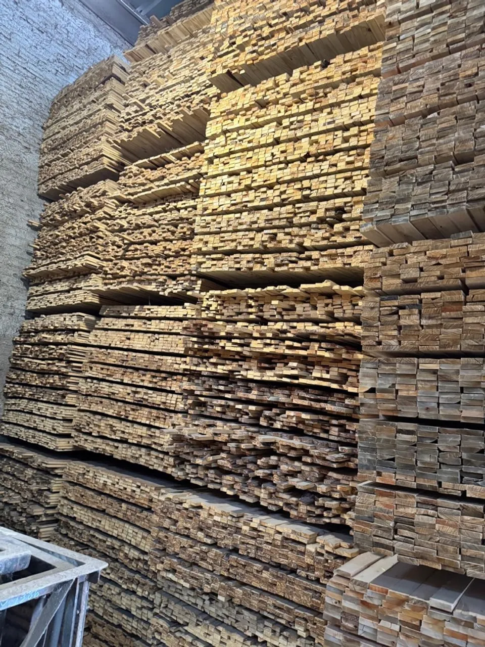 Madeira serrada de Pinus 20x452350mm e 20x70x2350mm