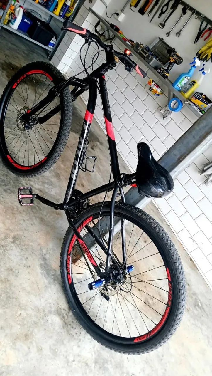 Bike aro 29 em ótimo estado funcionando todas as marchas e freios do pegar e andar