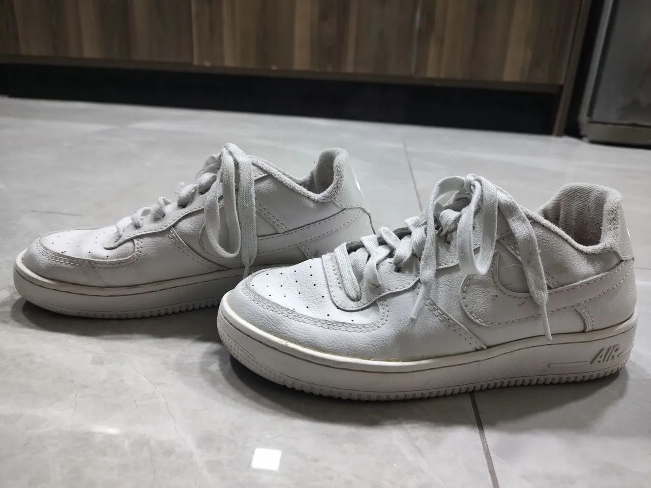 VENDO TENIS NIKE AIR FORCE BRANCO!! - Foto 2