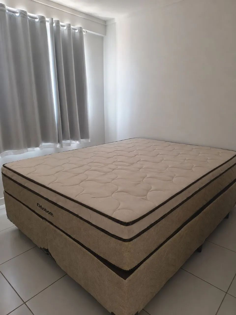 Vende-se cama casal Queen 