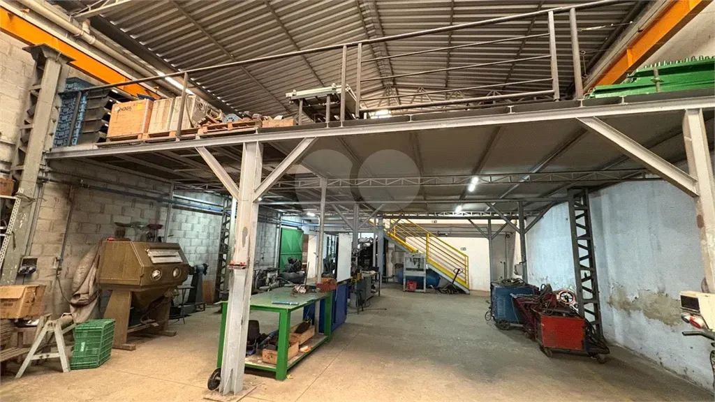 Galpão a venda com 420m² em Votorantim SP.