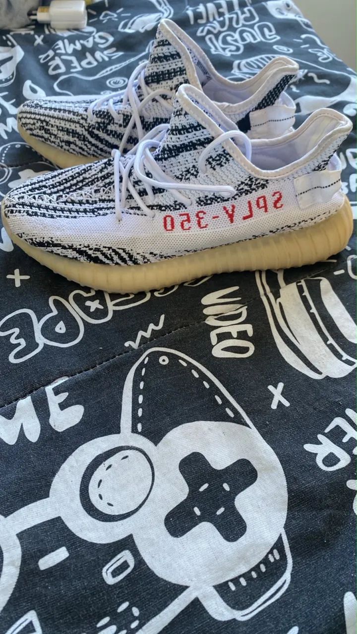 Tênis adidas Yeezy Boost 350 V2 "Zebra"  - Foto 5