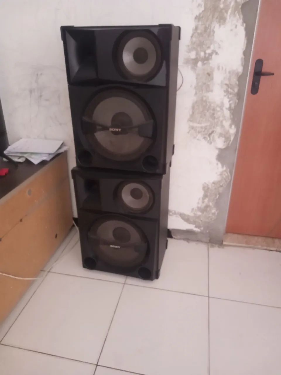Duas caixas sony