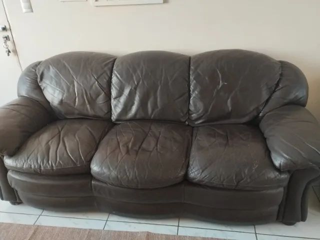 Sofá Couro Legitimo - BOM ESTADO 