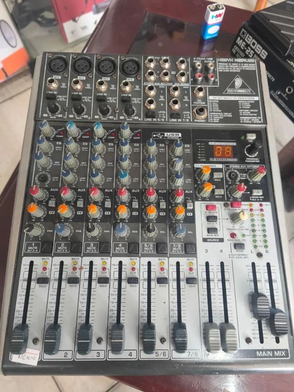 Mesa analógica Behringer X1204USB aceitamos propostas e trocas!!