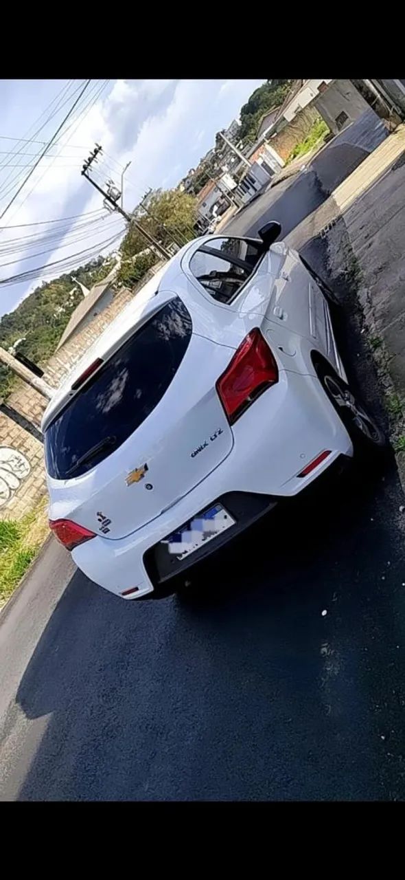 Chevrolet Onix Hatch LTZ 1.4 8V Flex Mec. 4P 2017 - Foto 3