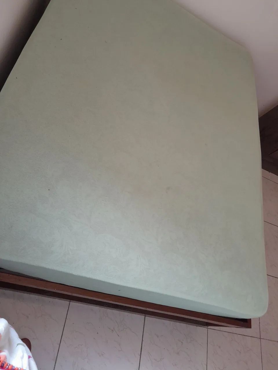 CAMA CASAL MADEIRA IPÊ COM 8 GAVETAS E COLCHÃO COM CAPA. - Foto 2