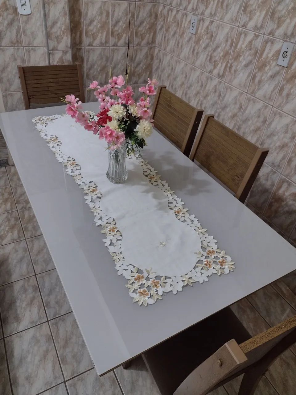 Mesa de jantar com 4 cadeiras. - Foto 3