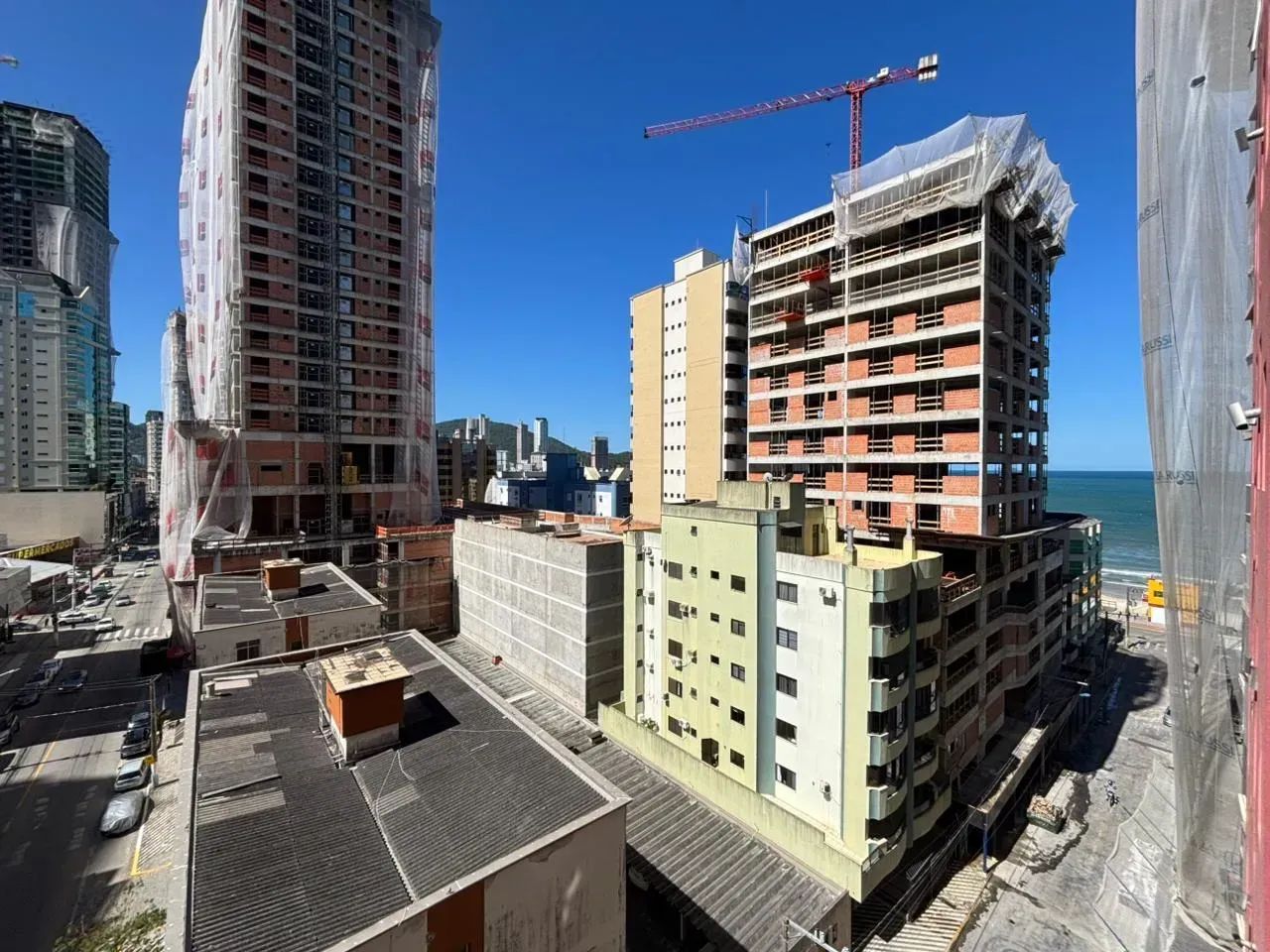 Apartamento quadra mar no Centro de Itapema - Foto 2