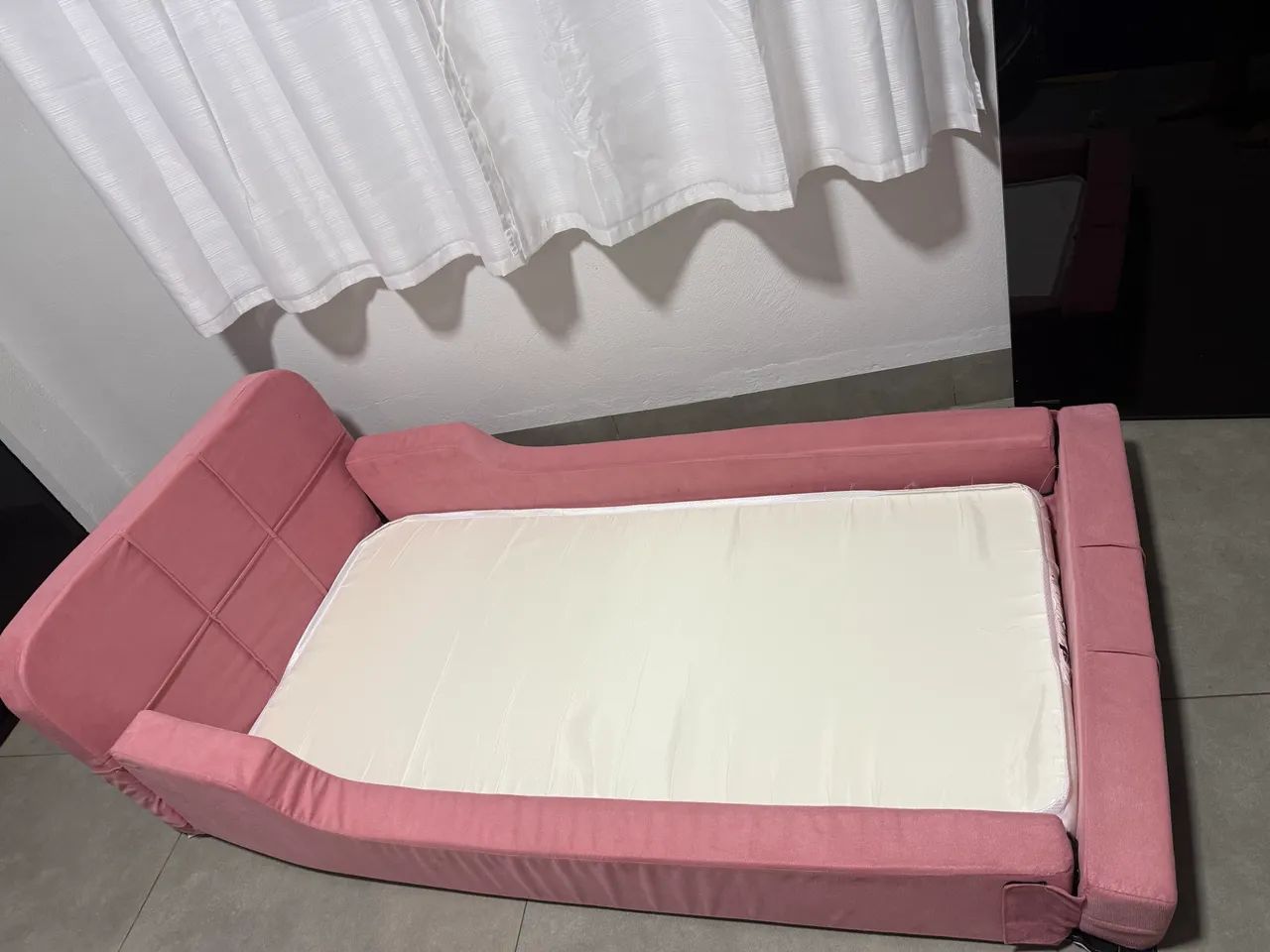 Cama montessoriana infantil