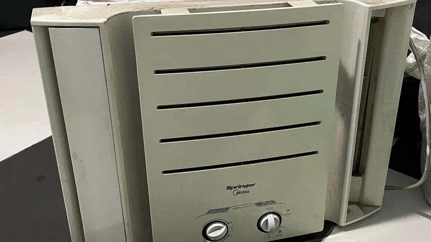 Ar-Condicionado 10.000 BTUs - Funcionando Perfeitamente