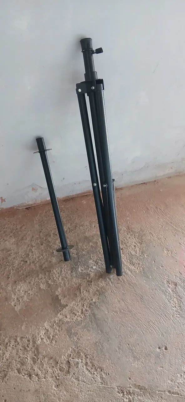 Pedestais de microfone e caixa de som  - Foto 4