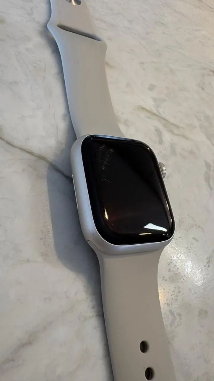 Apple Watch Series 7 bege (starlight) - 41mm - completo