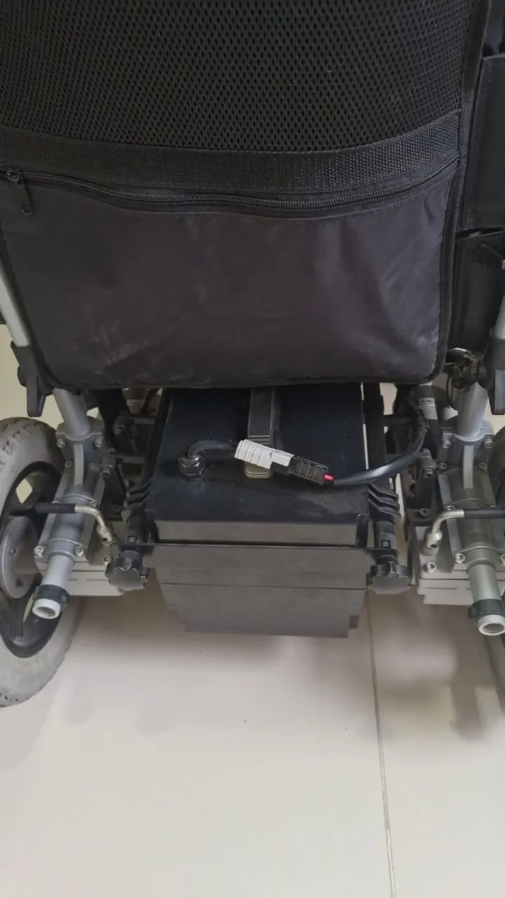 Cadeira de rodas elétrica motorizada D1000 Dellamed - Foto 5