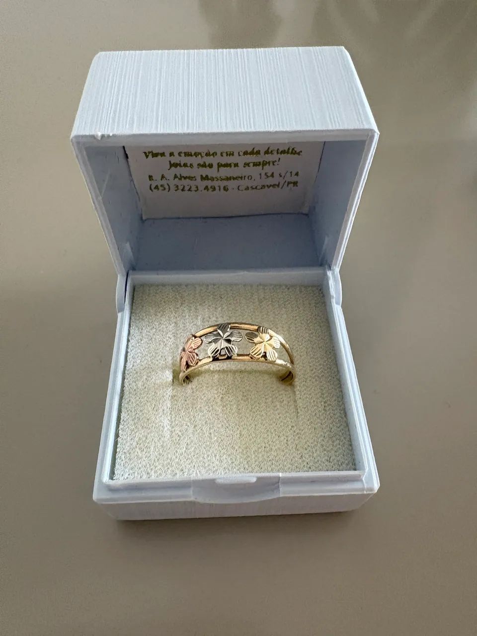 Anel de Ouro 1,1g com Detalhes Florais