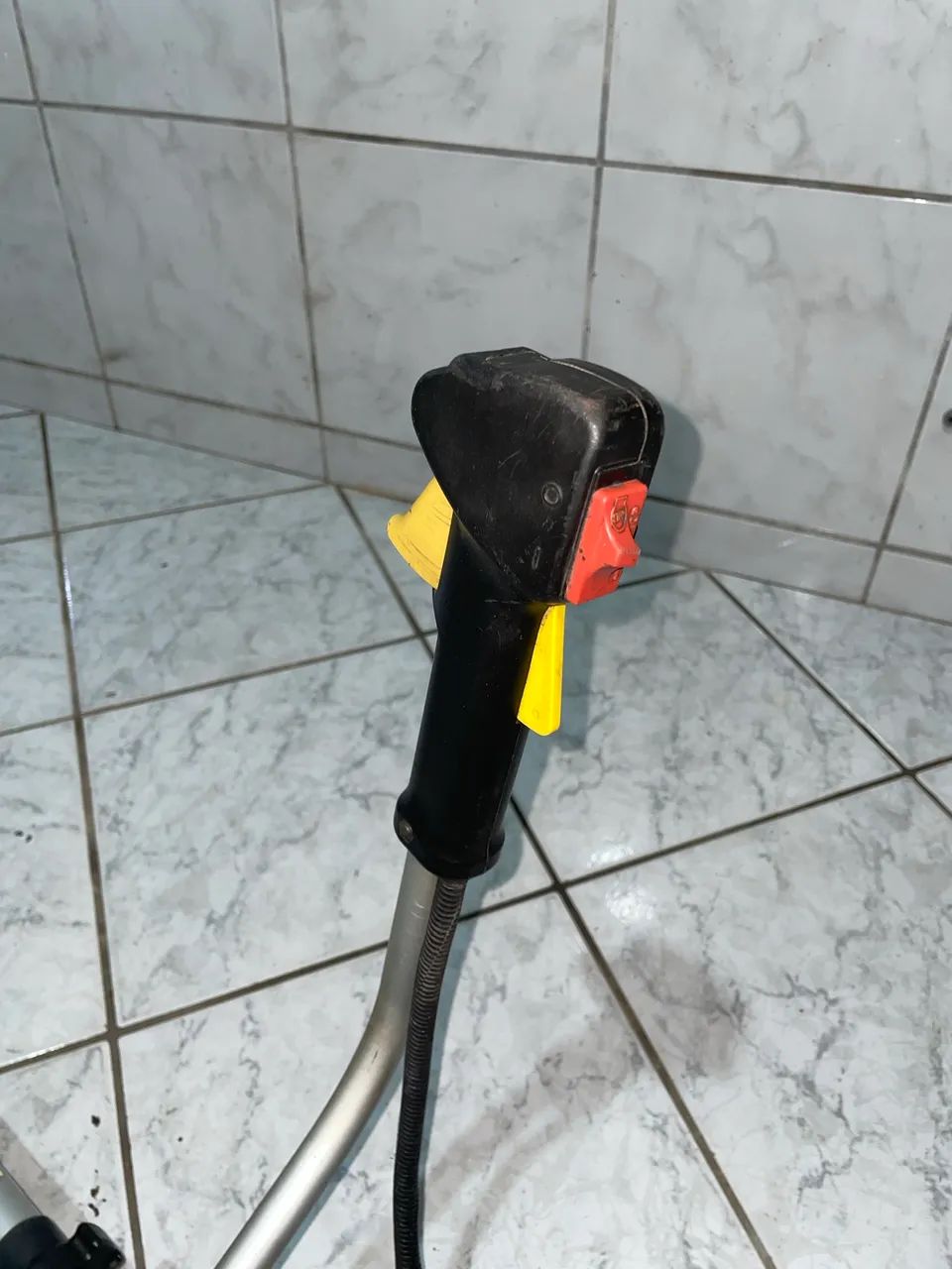 Vendo roçadeira Honda 4tempos Gx50  usada  obs não aceito troca 