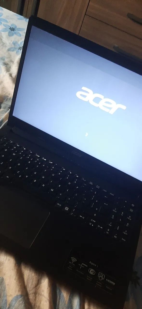 Vende-se notebook i3 com defeito 