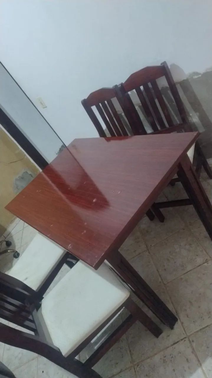 Mesa de madeira 4 cadeiras  - Foto 2