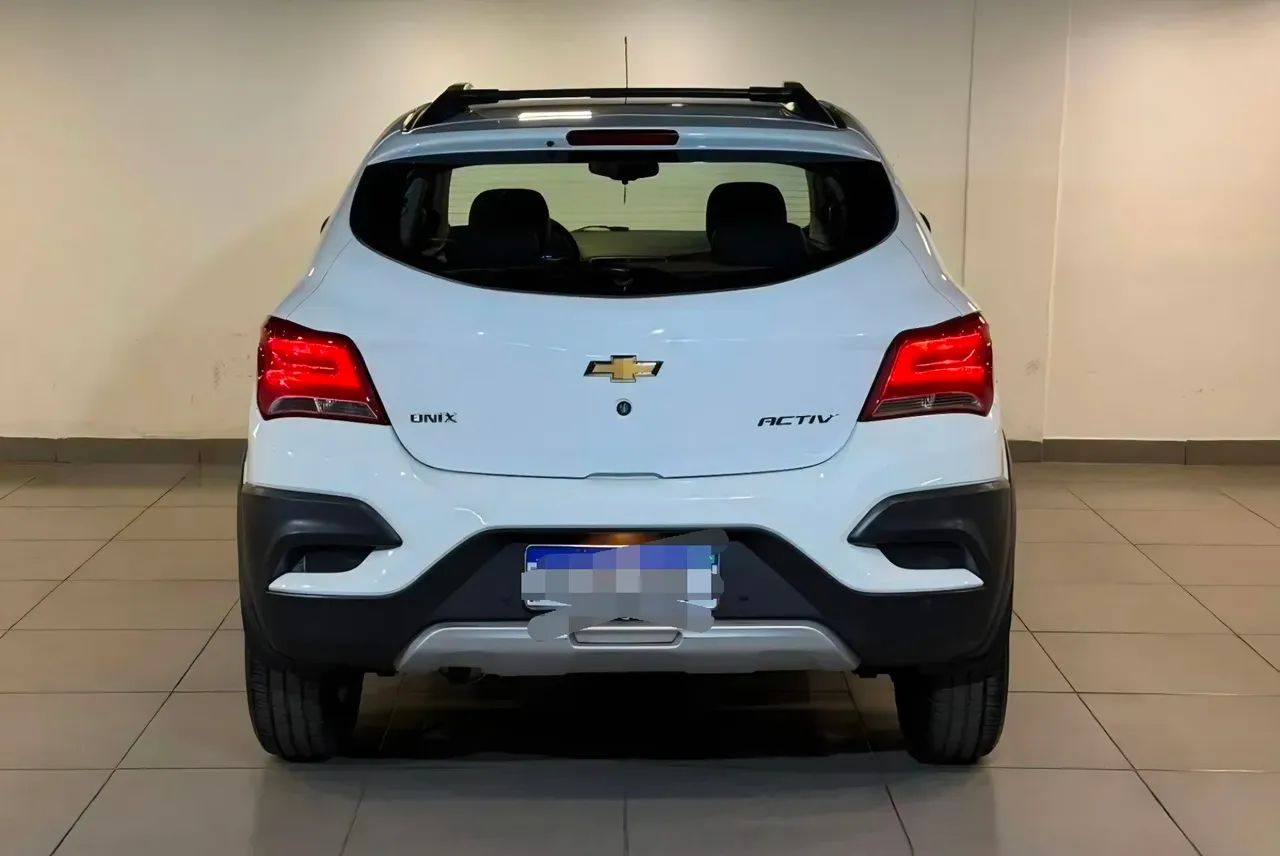 Chevrolet Onix Activ 1.4 8V Flex Mec. 4P 2017 - Foto 4