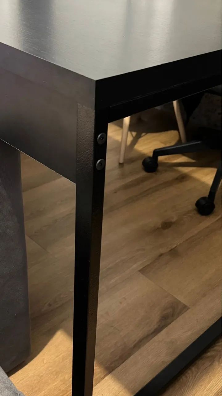 Black Desk