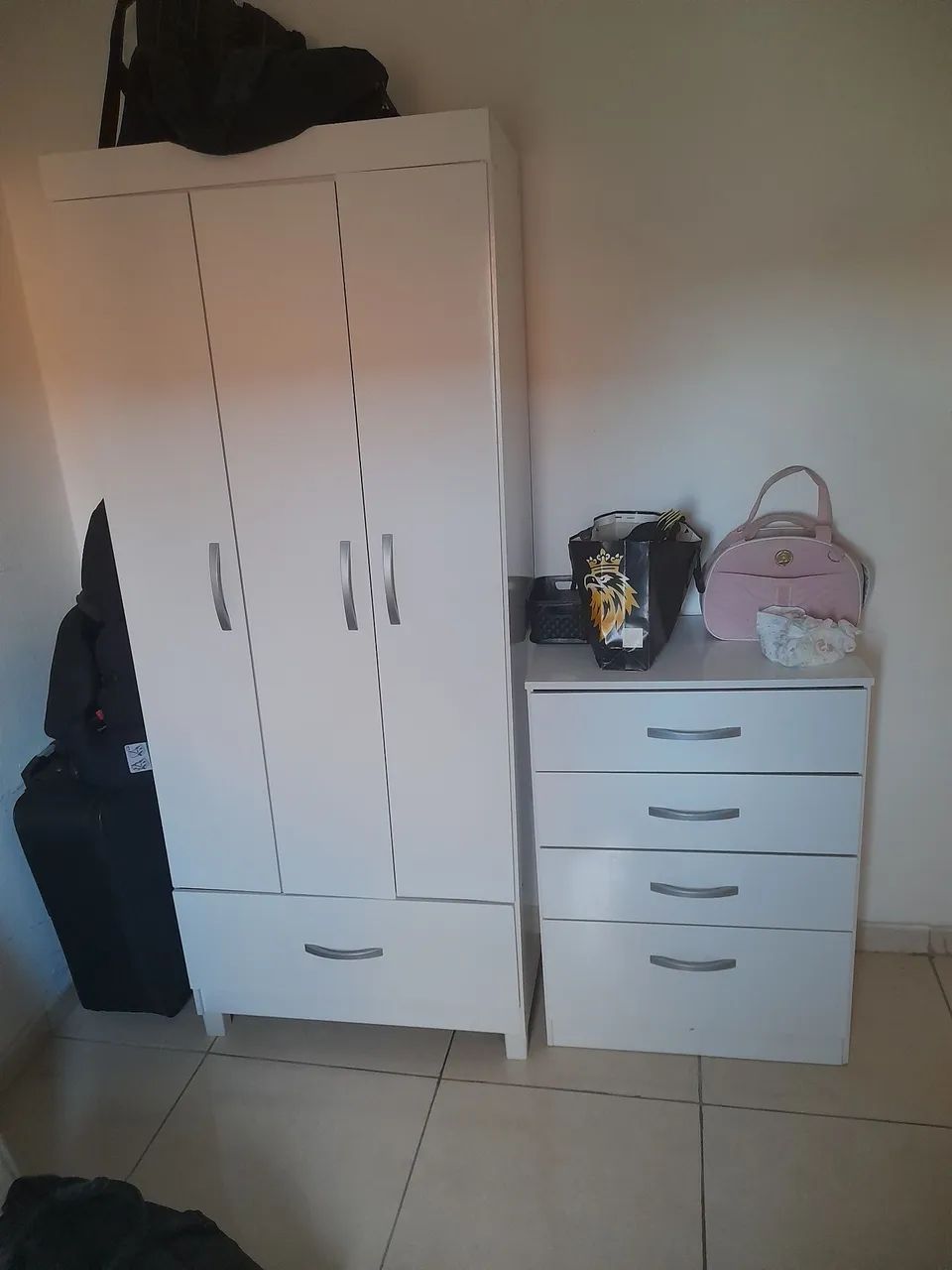 Guarda roupa solteiro e comoda  - Foto 2