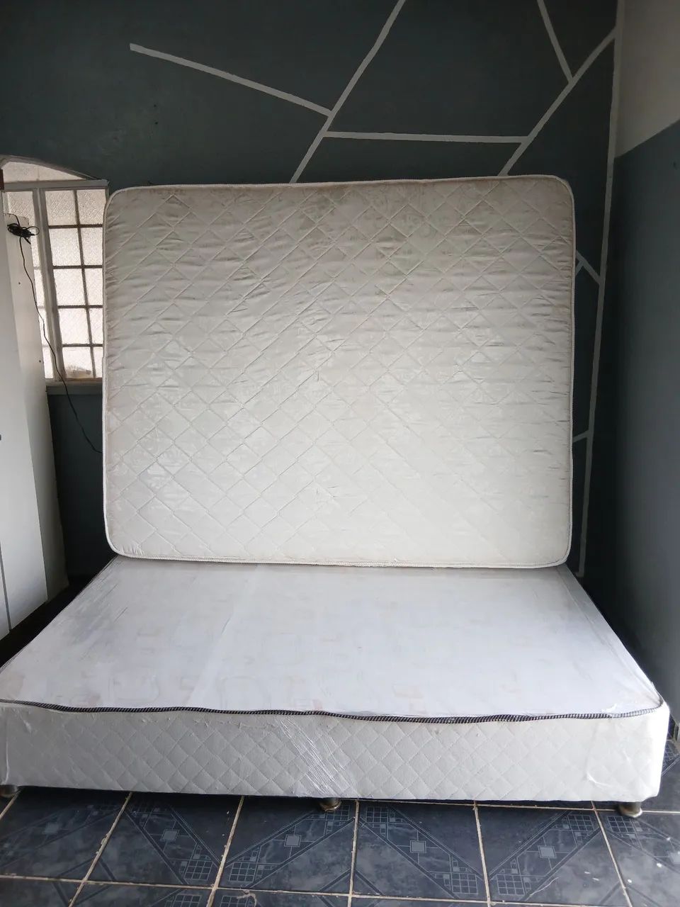 QUEEN SIZE DE BASE E COLCHAO DE MOLAS ENSACADAS HIGIENIZADA - Foto 3
