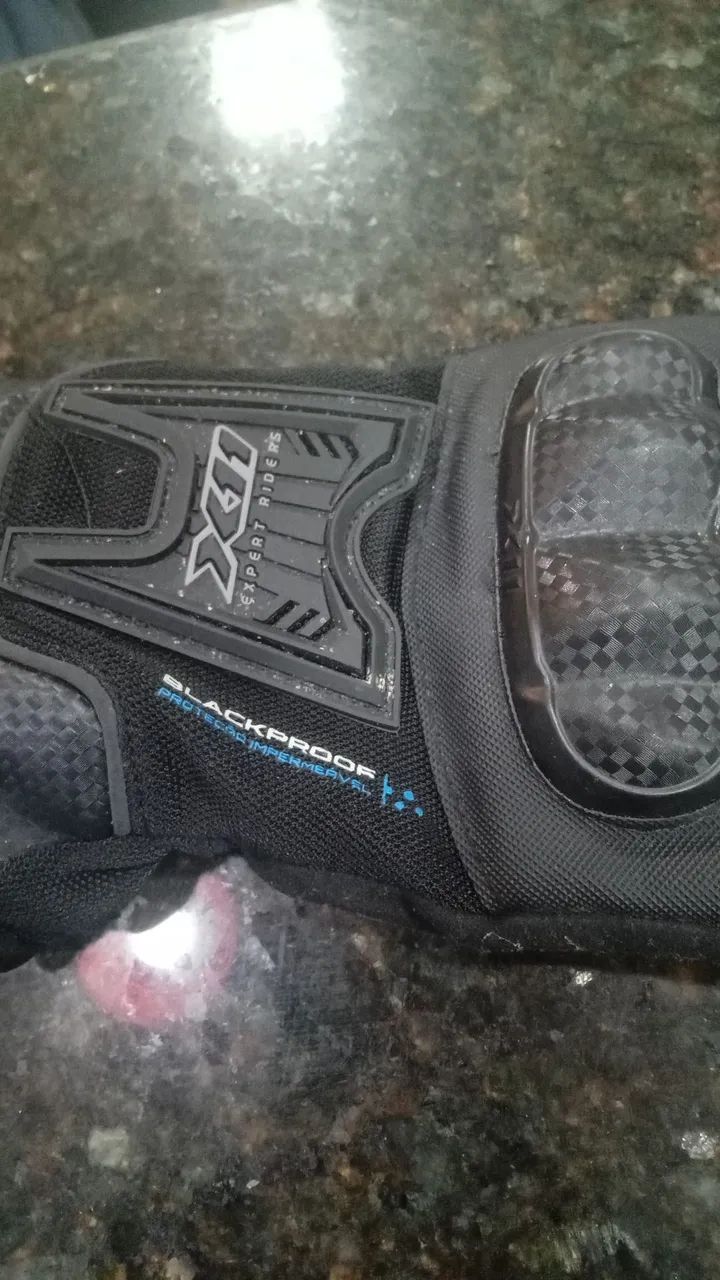 Luvas em perfeito estado.