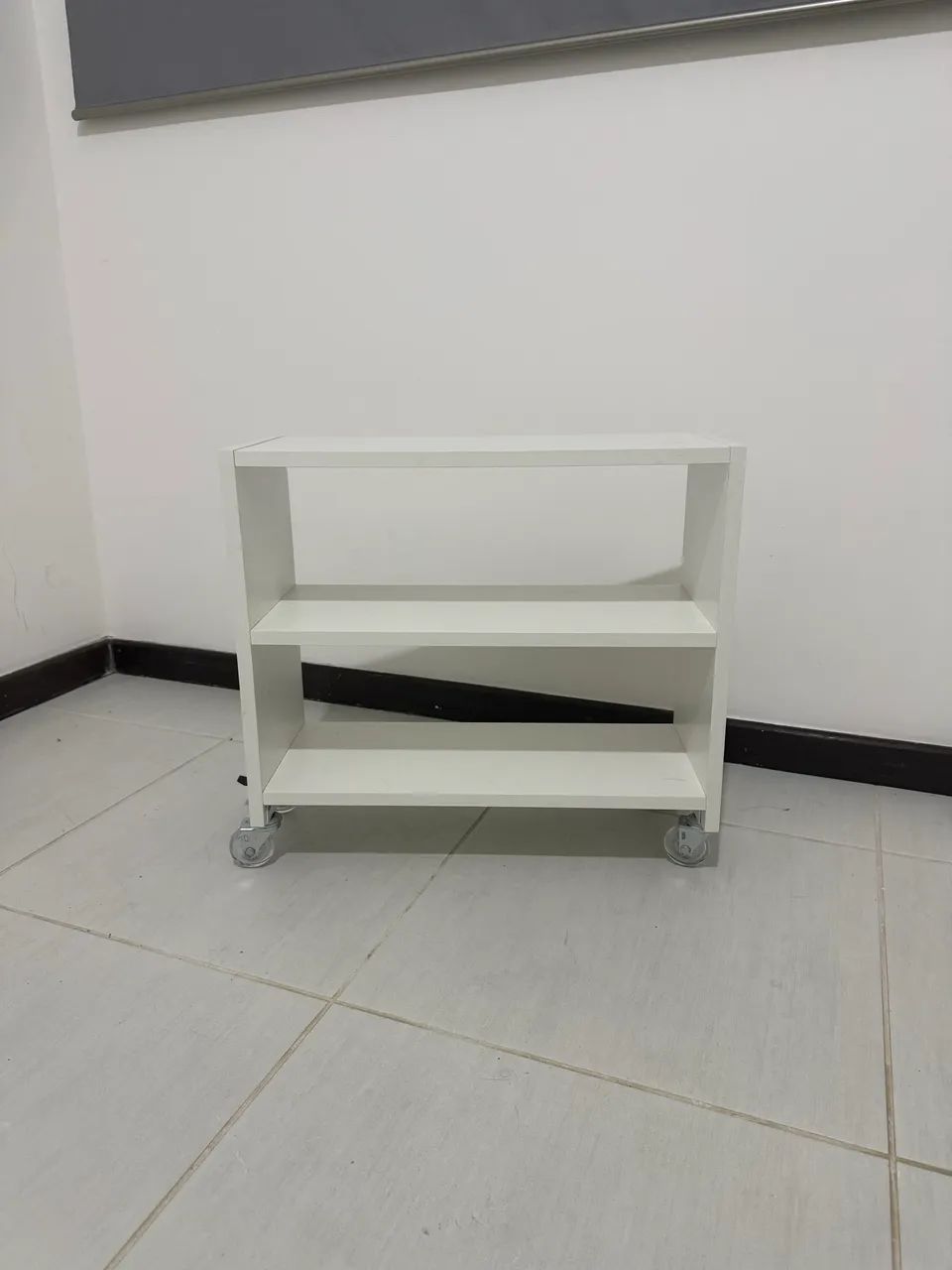 Mesa/ Suporte com rodinhas  - Foto 3