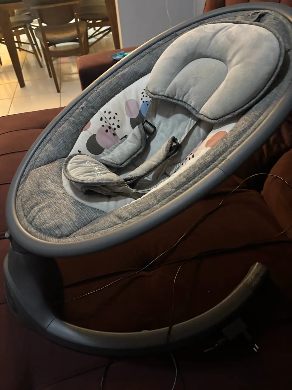 Cadeira de balanço infantil com música e controle 