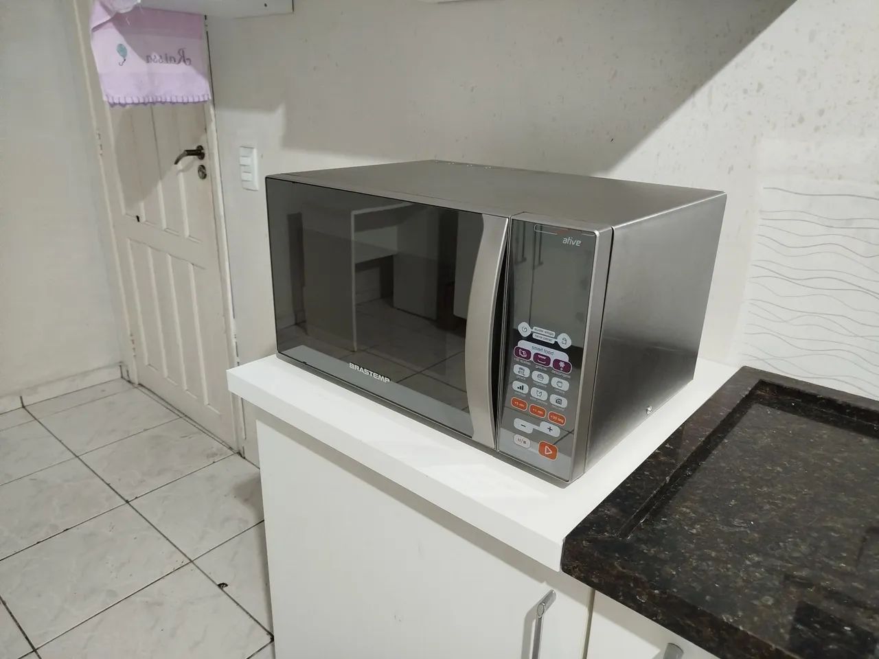 Microondas Brastemp Touch Espelhado 30L 127v todo em INOX, com Grill e Painel Touch Screen - Foto 3