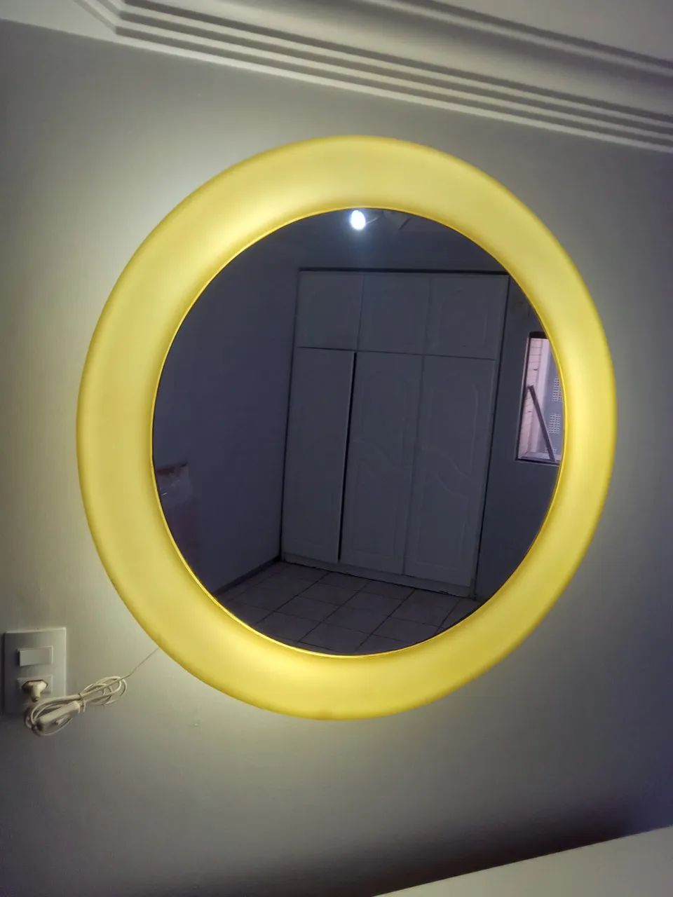 Espelho com iluminação própria 