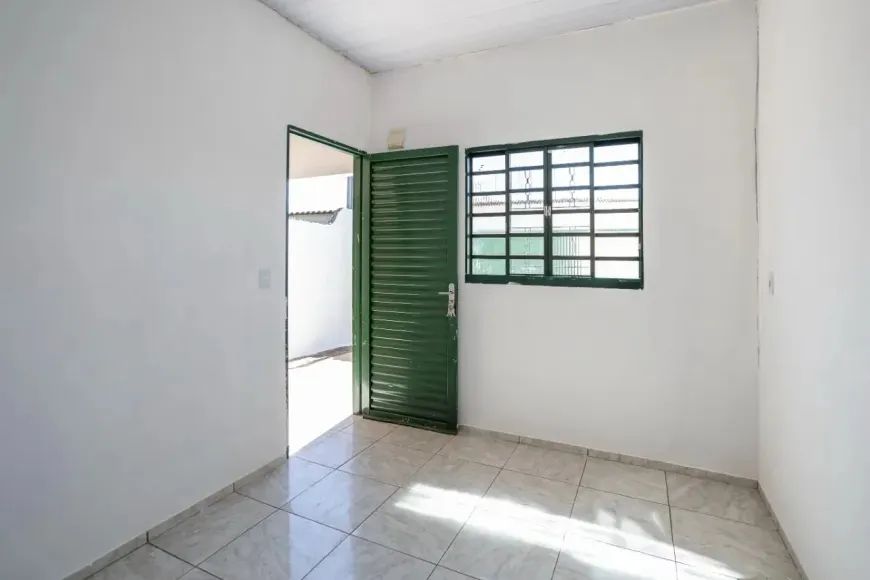 Vendo casa na estrutural ( toda reformada)  - Foto 3