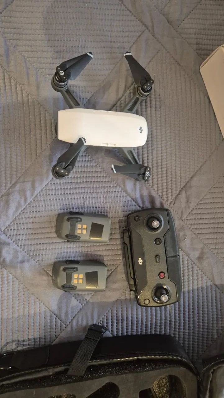 Drone SPARK DJI com duas baterias, hélices adicinais,e protetor de hélices - Foto 2