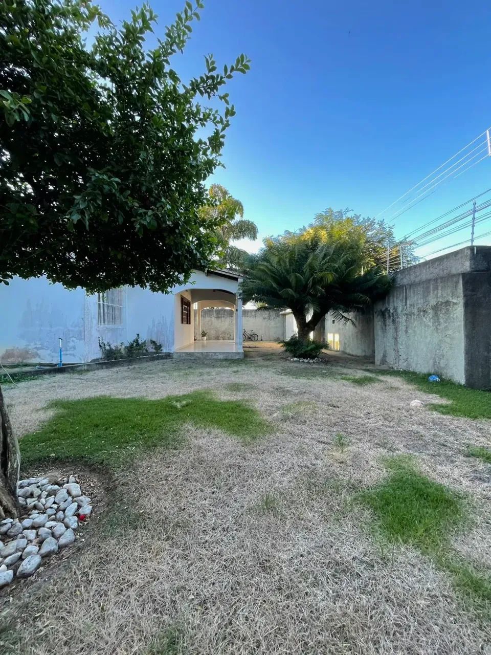 Vende casa ampla com ótima localização no Centro - Foto 3