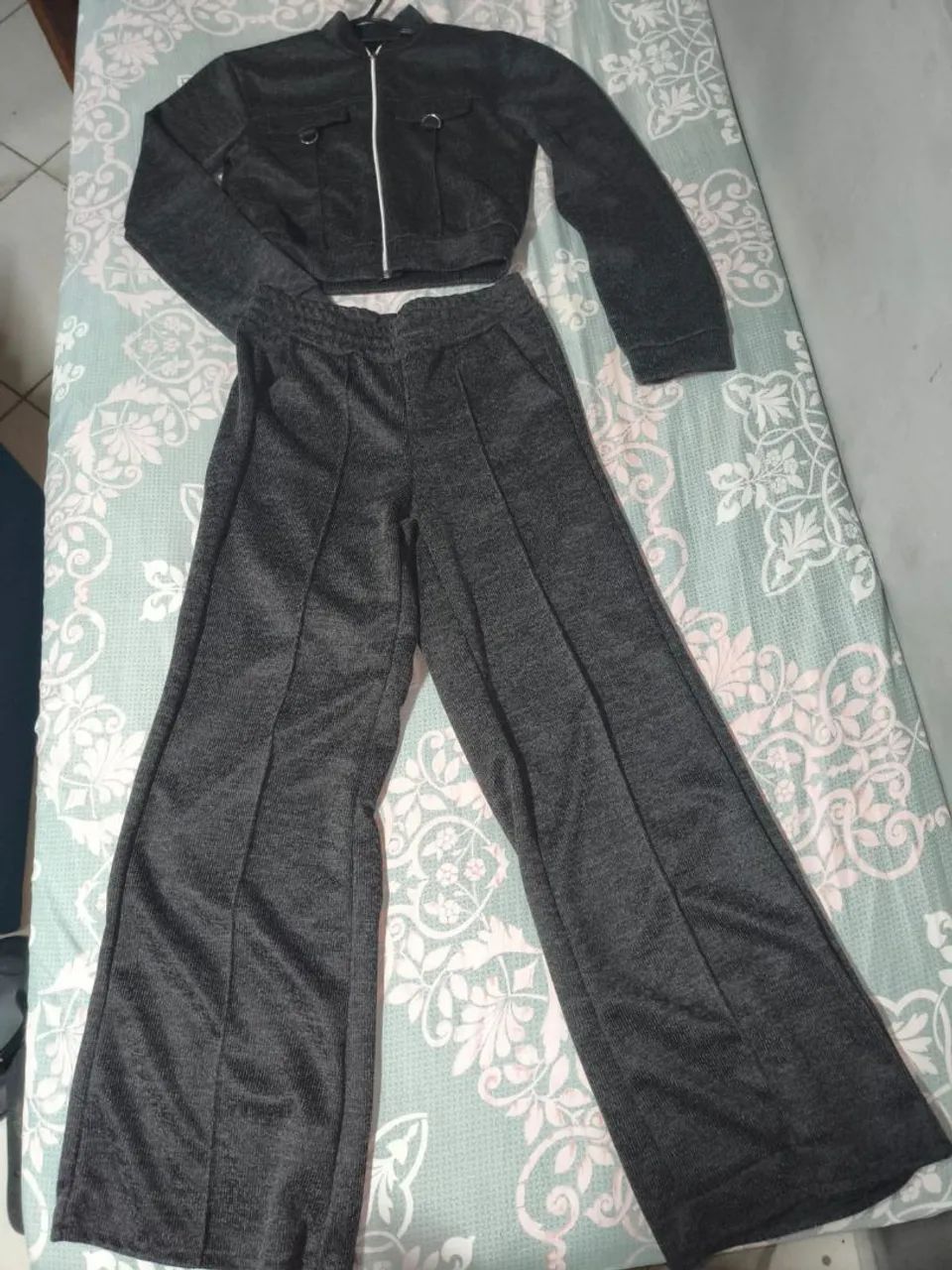 Conjunto cinza tamanho G
