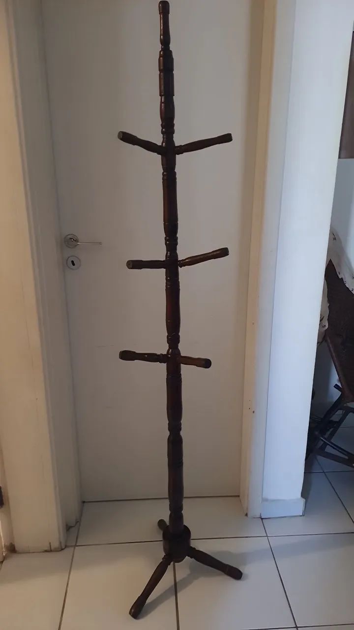 vendo cabideiro de chão. 40,00