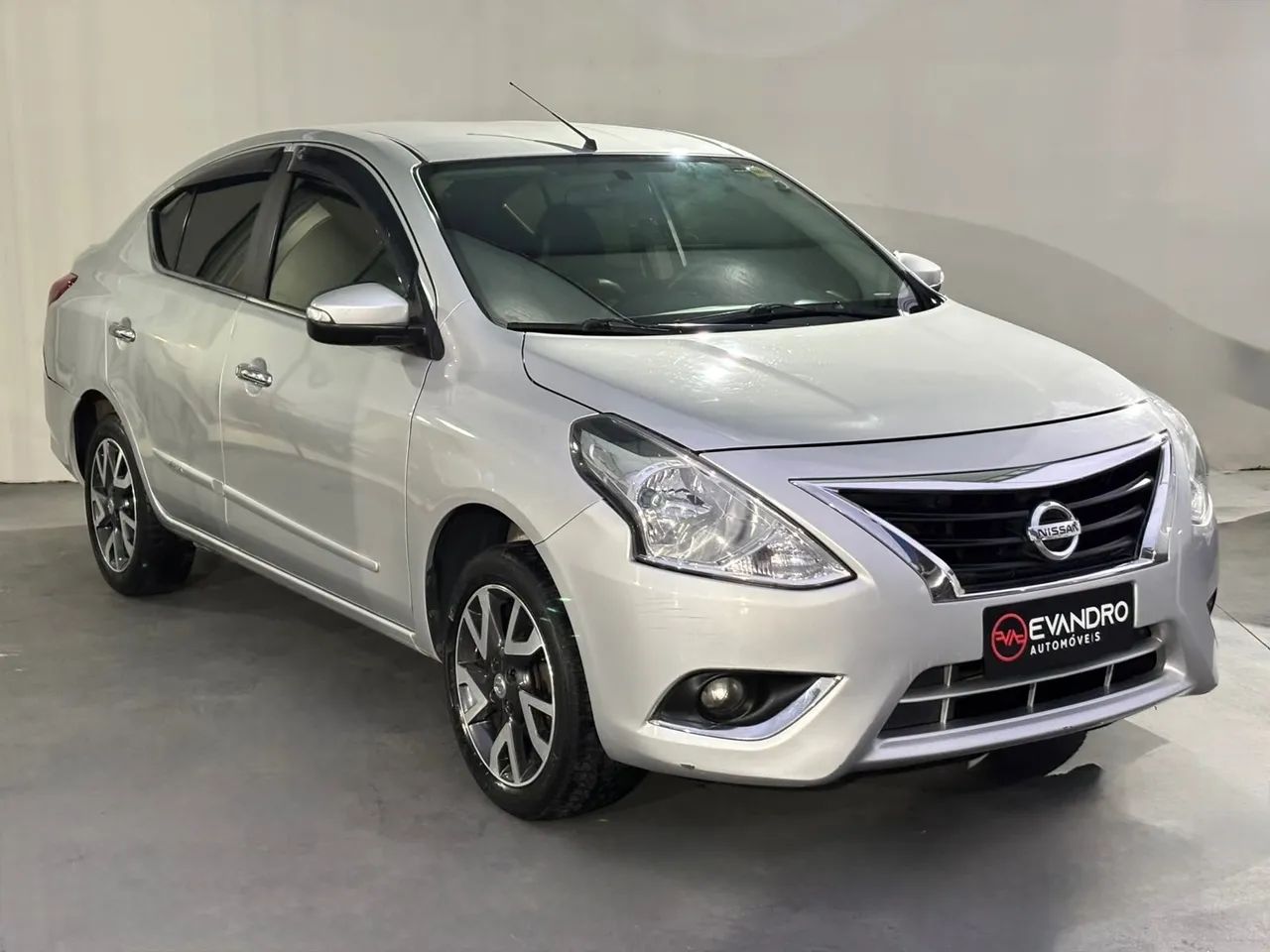 Nissan Versa Unique 1.6 16V Flexstart 4P Aut. 2017 - Foto 3