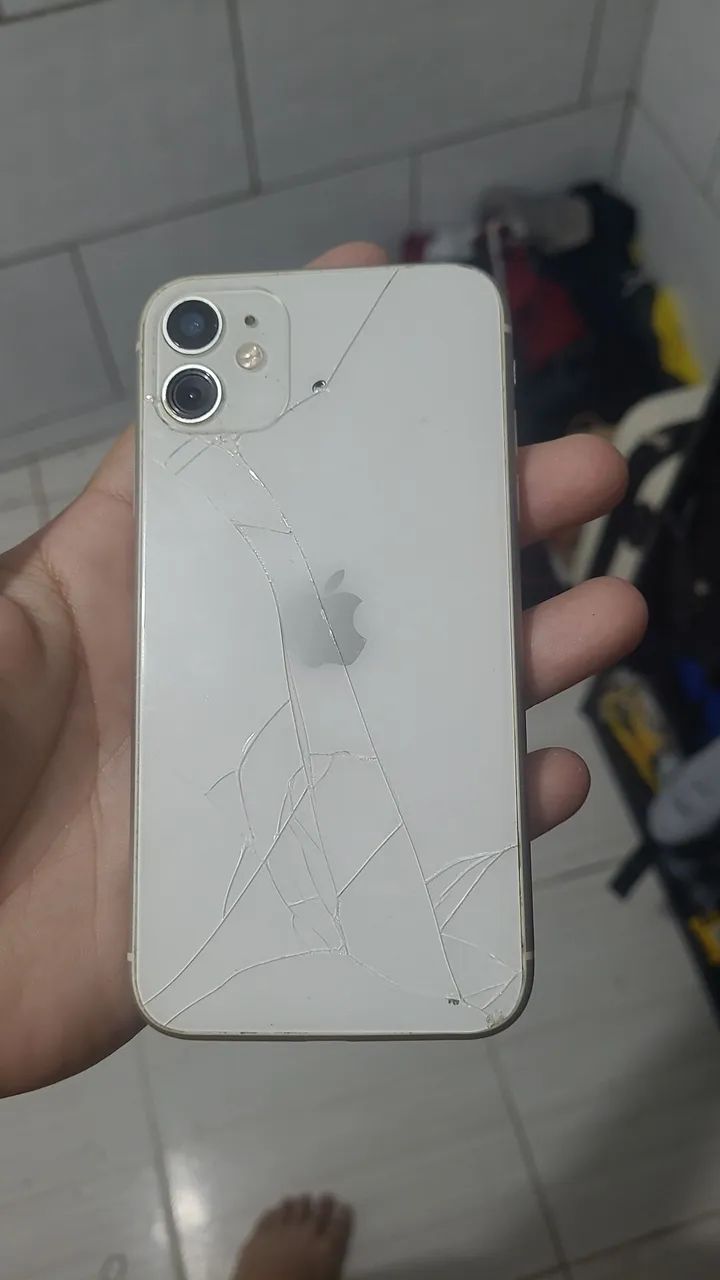 Iphone 11 usado barato pra sair logo 