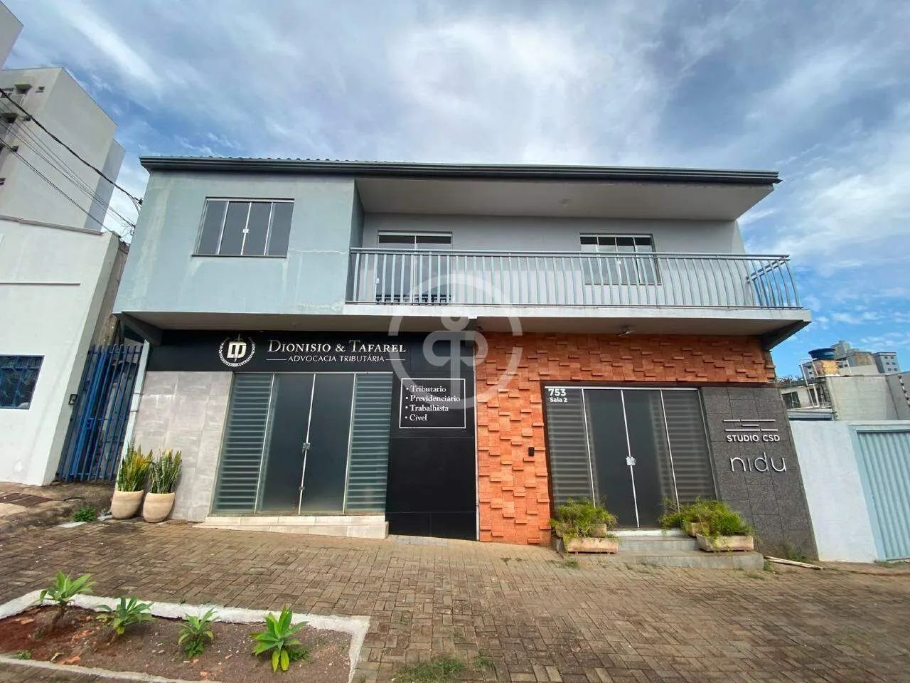 APARTAMENTO PARA ALUGAR SOBRE LOJA NO CENTRO