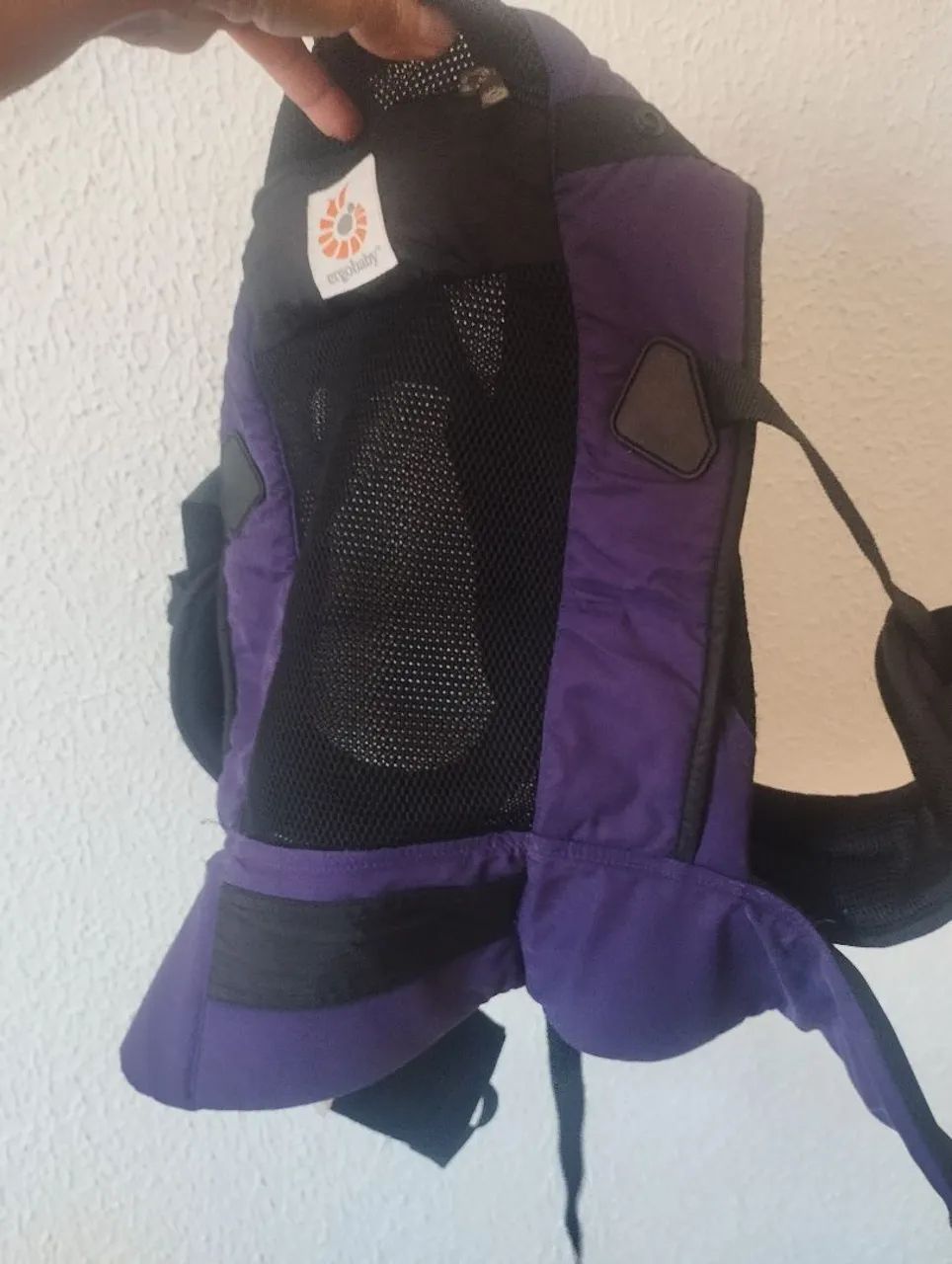 Suporte para bebê canguru ergonômico, Ergobeby semi nova  - Foto 2