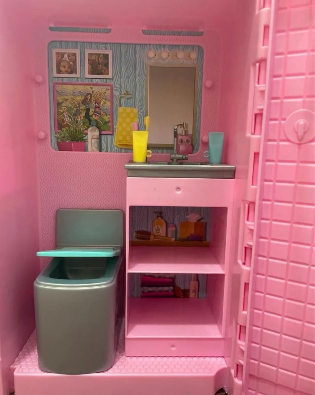 Trailer Camping Barbie - Usado sem acessorios e sem caixa 