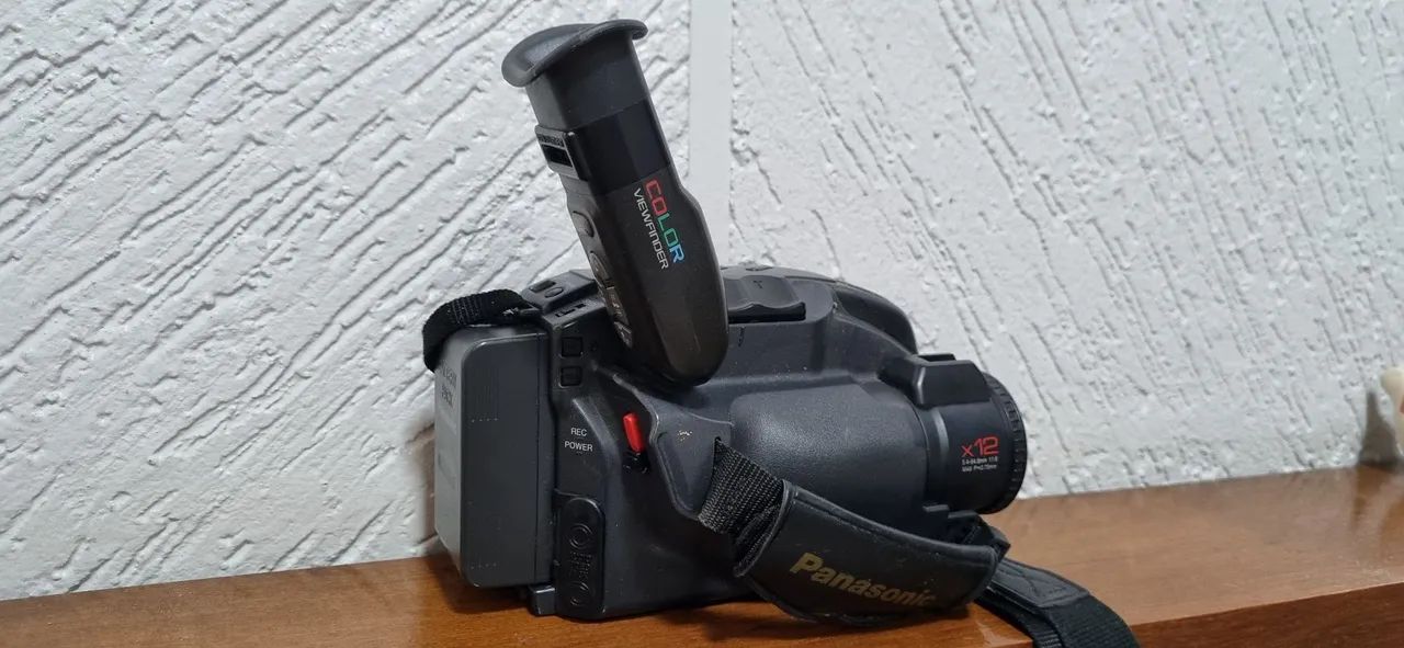 Filmadora Panasonic Palmcorder IQ VHSC PV IQ404 - Câmeras e