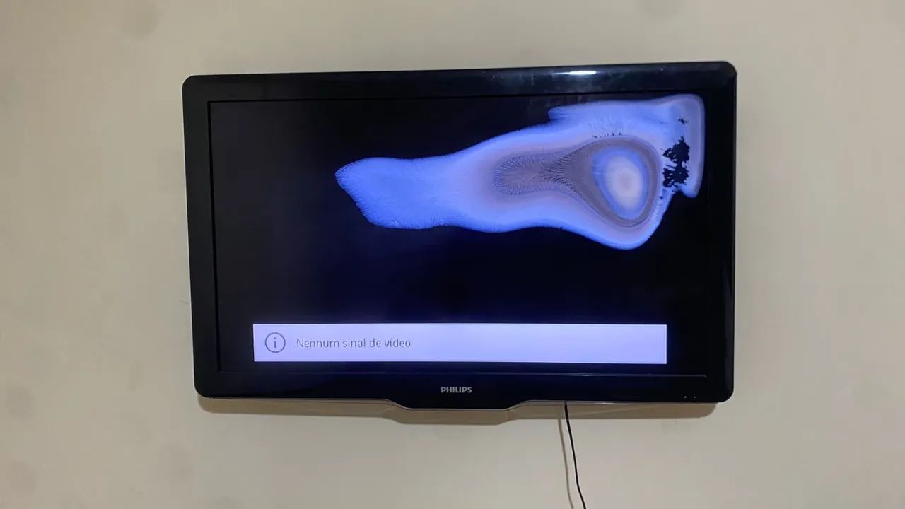 Vende - se TV para consertar ou retirar peças