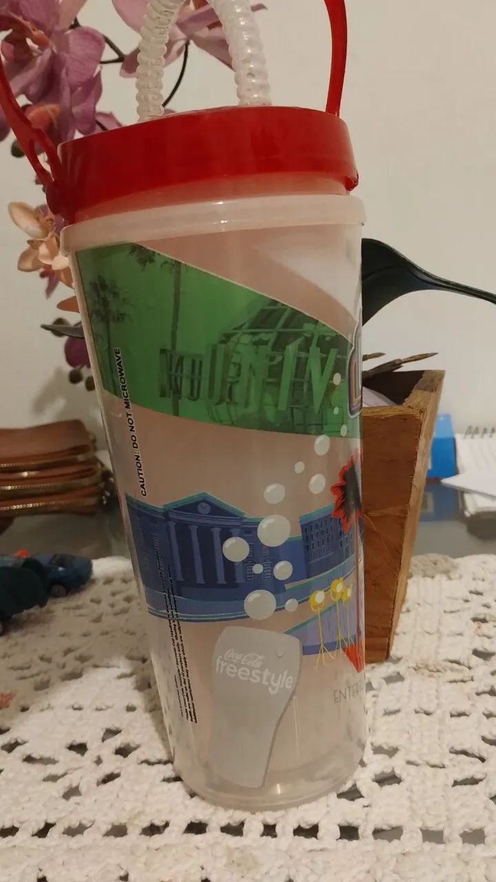 Copo temático com canudo  - Foto 3