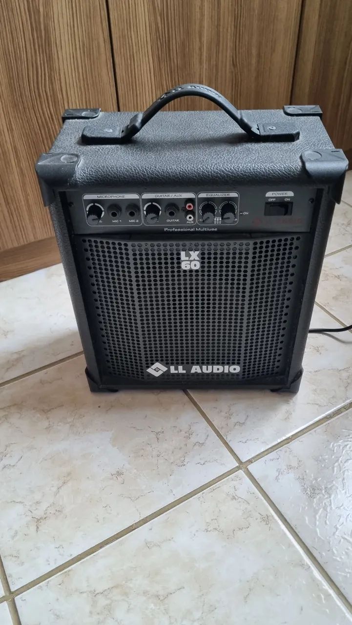 Vendo caixa amplificada em ótimo estado. 